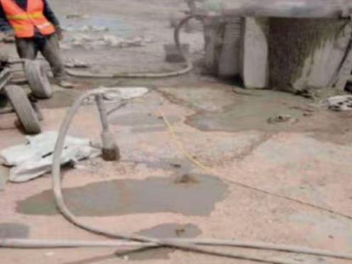 绥德水泥混凝土路面板底注浆技术 路面脱空注浆整治方案